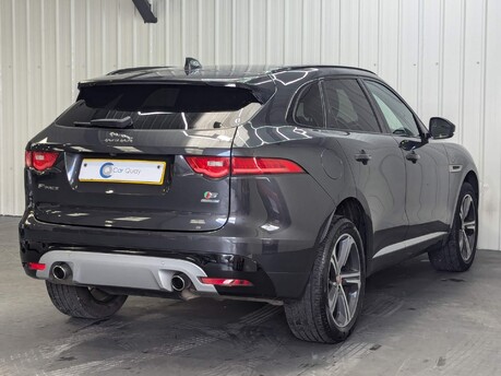 Jaguar F-Pace V6 S AWD 41