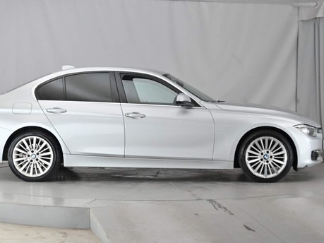 BMW 3 Series 320I LUXURY 4