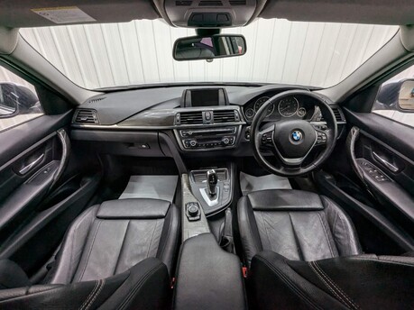 BMW 3 Series 320I LUXURY 72