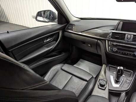 BMW 3 Series 320I LUXURY 40