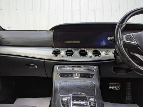 Mercedes-Benz E Class E 220 D AMG LINE PREMIUM 81