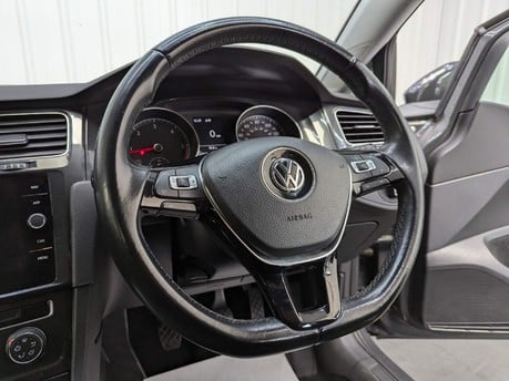 Volkswagen Golf SE NAVIGATION TDI BLUEMOTION TECHNOLOGY 75