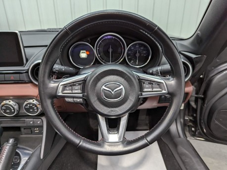 Mazda MX-5 RF SPORT NAV 74