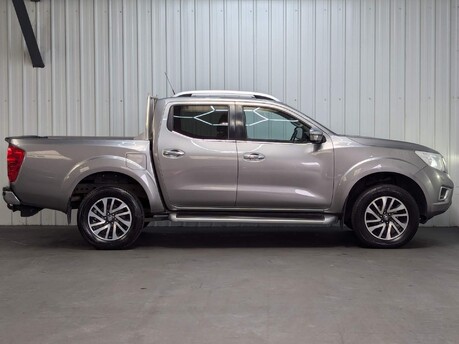 Nissan Navara DCI TEKNA 4X4 SHR DCB 13