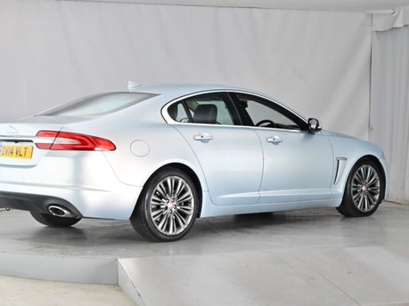 Jaguar XF D V6 PORTFOLIO 5