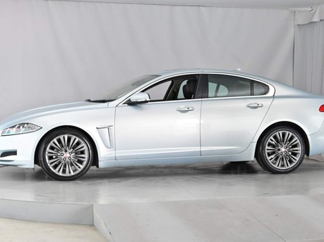 Jaguar XF D V6 PORTFOLIO 8