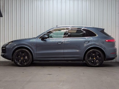 Porsche Cayenne V6 12