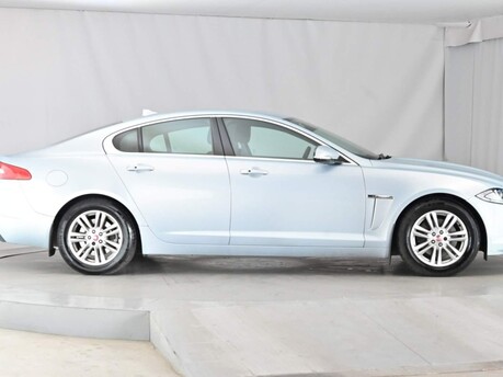 Jaguar XF D PREMIUM LUXURY 4