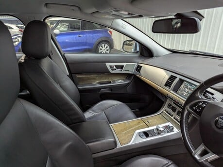 Jaguar XF D PREMIUM LUXURY 33