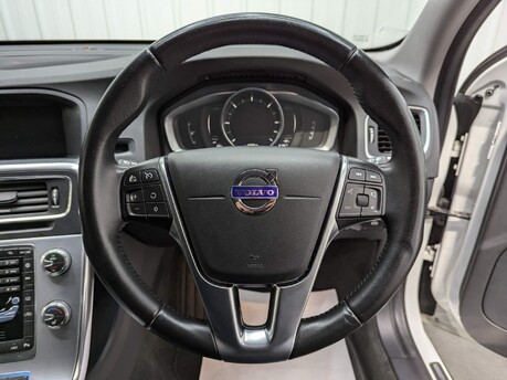 Volvo V60 D5 TWIN ENGINE SE NAV 72