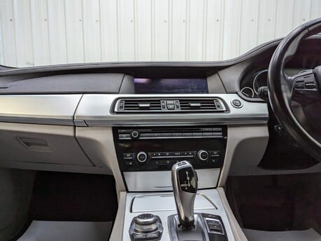 BMW 7 Series 730D M SPORT 81