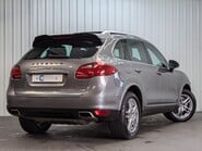 Porsche Cayenne D V6 TIPTRONIC 2