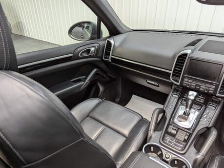 Porsche Cayenne D V6 TIPTRONIC 45