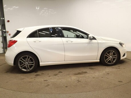 Mercedes-Benz A Class A180 BLUEEFFICIENCY SPORT 4