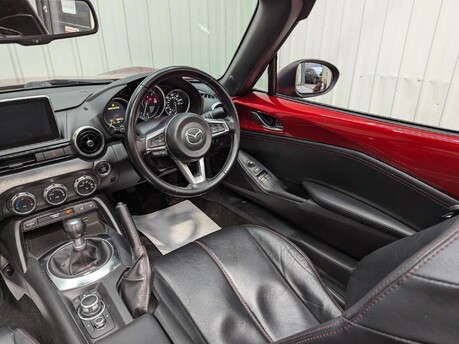 Mazda MX-5 RF SPORT NAV 60