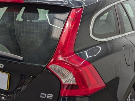 Volvo V60 D2 R-DESIGN NAV 42