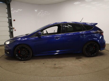 Ford Focus ST-2 7