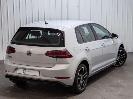 Volkswagen Golf GTE DSG 10