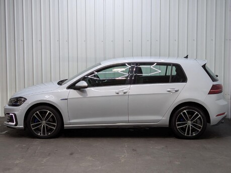 Volkswagen Golf GTE DSG 16