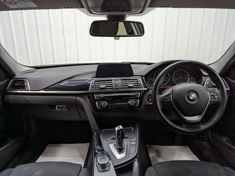 BMW 3 Series 318I SPORT TOURING 3