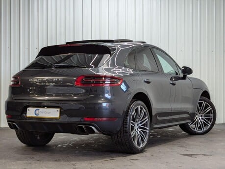 Porsche Macan TURBO PDK 2