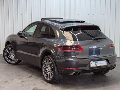 Porsche Macan TURBO PDK 10