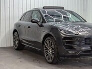 Porsche Macan TURBO PDK 16