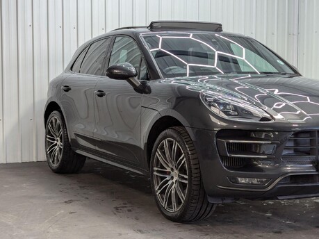 Porsche Macan TURBO PDK 16