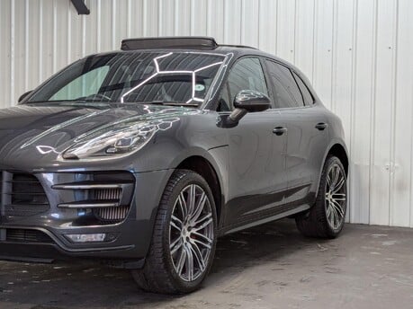 Porsche Macan TURBO PDK 18