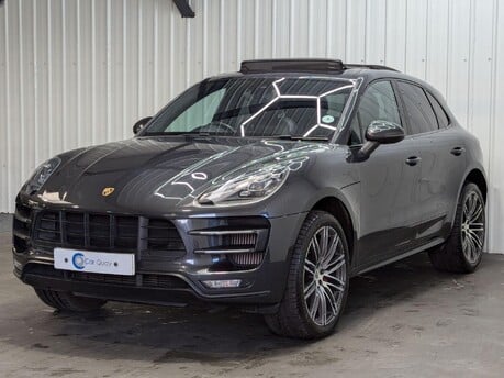 Porsche Macan TURBO PDK 23