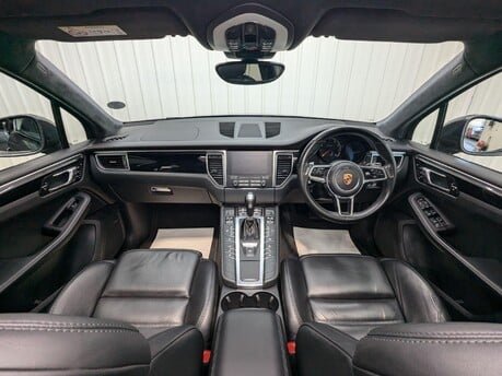 Porsche Macan TURBO PDK 73