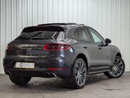 Porsche Macan TURBO PDK 2