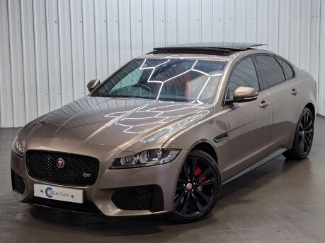 Jaguar XF V6 S 9