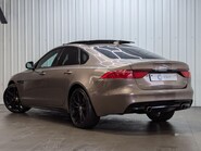 Jaguar XF V6 S 11