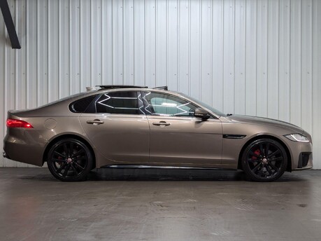 Jaguar XF V6 S 14