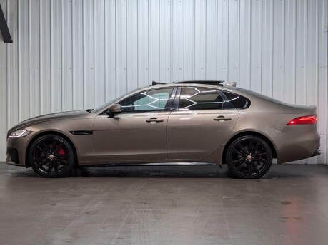 Jaguar XF V6 S 15