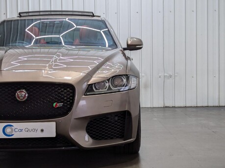 Jaguar XF V6 S 31