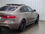 Jaguar XF V6 S 38