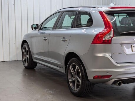 Volvo XC60 D4 R-DESIGN NAV 32