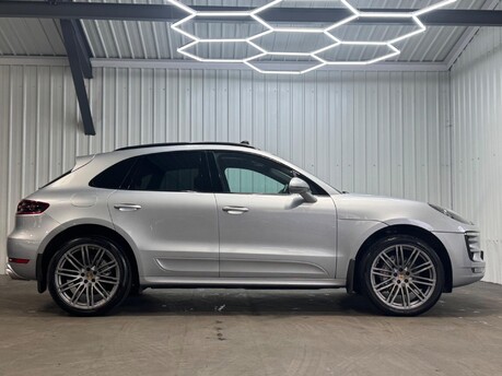 Porsche Macan S PDK 35