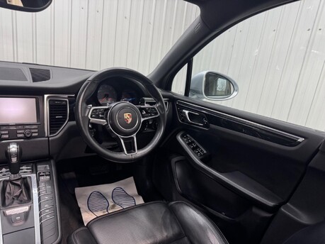 Porsche Macan S PDK 53