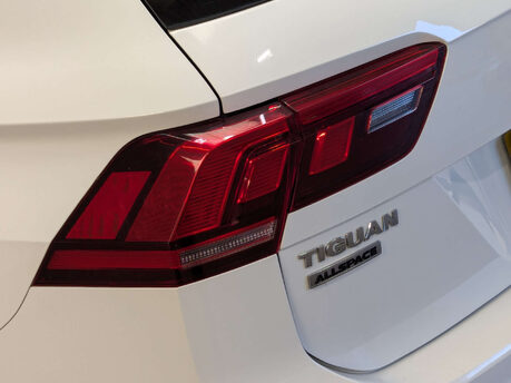 Volkswagen Tiguan Allspace 2.0 TDI Match DSG 4Motion Euro 6 (s/s) 5dr 42