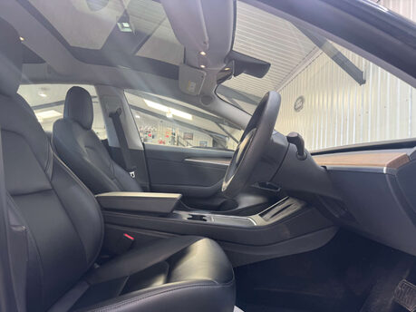 Tesla Model 3 (Dual Motor) Long Range Auto 4WDE 4dr 53