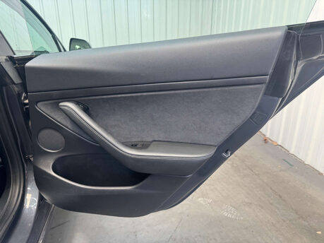 Tesla Model 3 (Dual Motor) Long Range Auto 4WDE 4dr 69