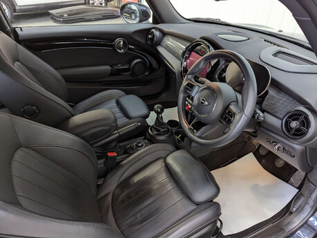 Mini Hatch Hatch 1.5 Cooper Exclusive Euro 6 (s/s) 3dr 56