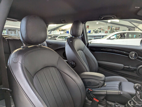 Mini Hatch Hatch 1.5 Cooper Exclusive Euro 6 (s/s) 3dr 58