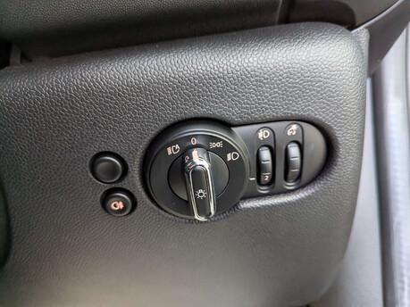 Mini Hatch Hatch 1.5 Cooper Exclusive Euro 6 (s/s) 3dr 88