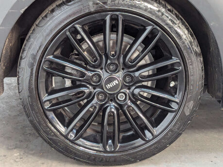Mini Hatch Hatch 1.5 Cooper Exclusive Euro 6 (s/s) 3dr 34