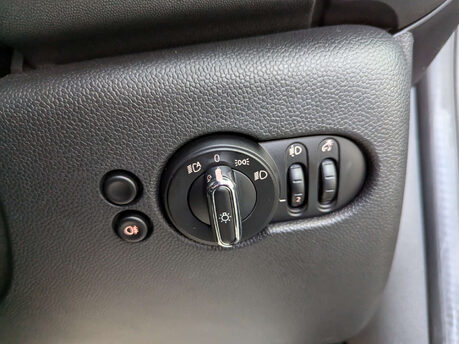 Mini Hatch Hatch 1.5 Cooper Exclusive Euro 6 (s/s) 3dr 88