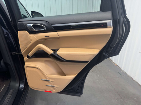 Porsche Cayenne 3.0 Cayenne V6 D Tiptronic S 4WD 5dr 67